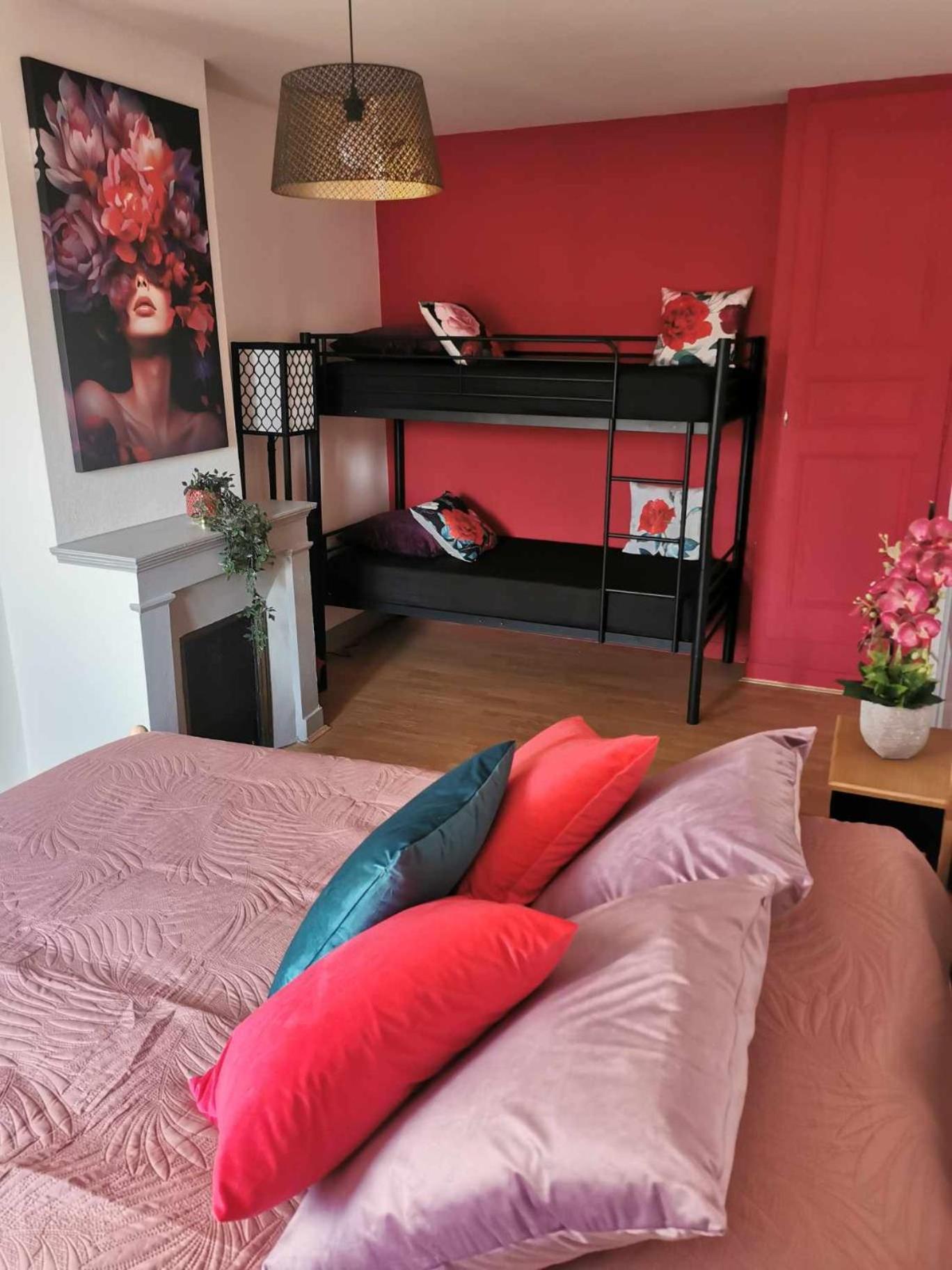 Bel Appartement De 1 A 7 Personnes Ambert Eksteriør bilde