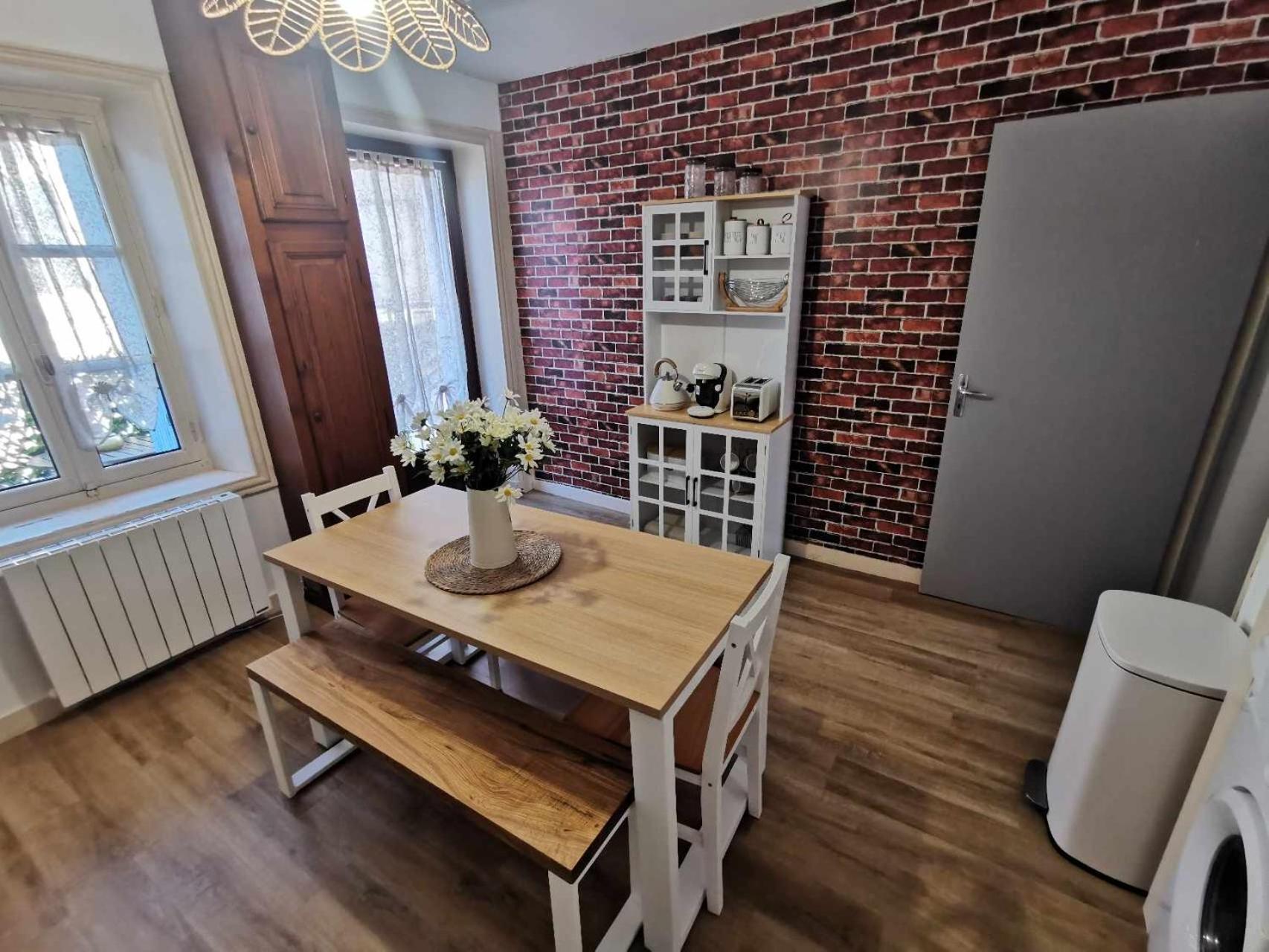Bel Appartement De 1 A 7 Personnes Ambert Eksteriør bilde